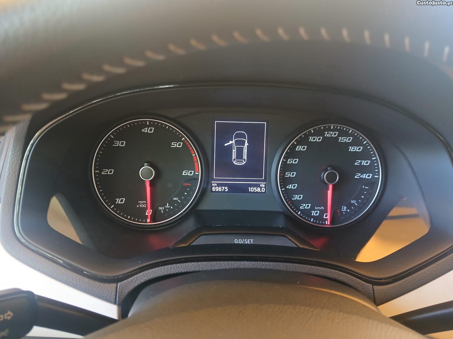 SEAT Arona 1.6 TDI Xcellence só com 69.675Km — fotografia 9