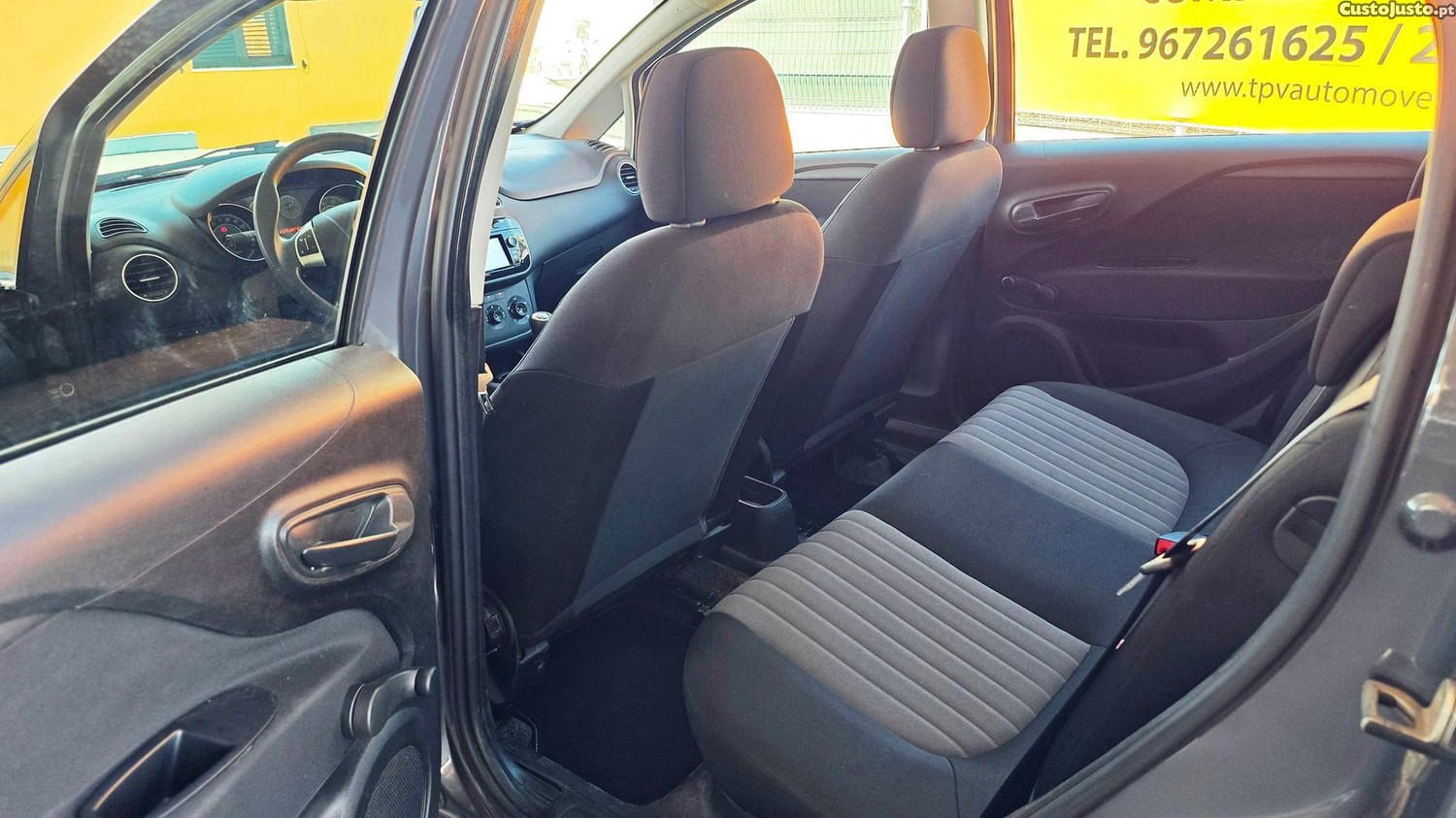 Fiat Punto 1.2 Lounge S&S — fotografia 10