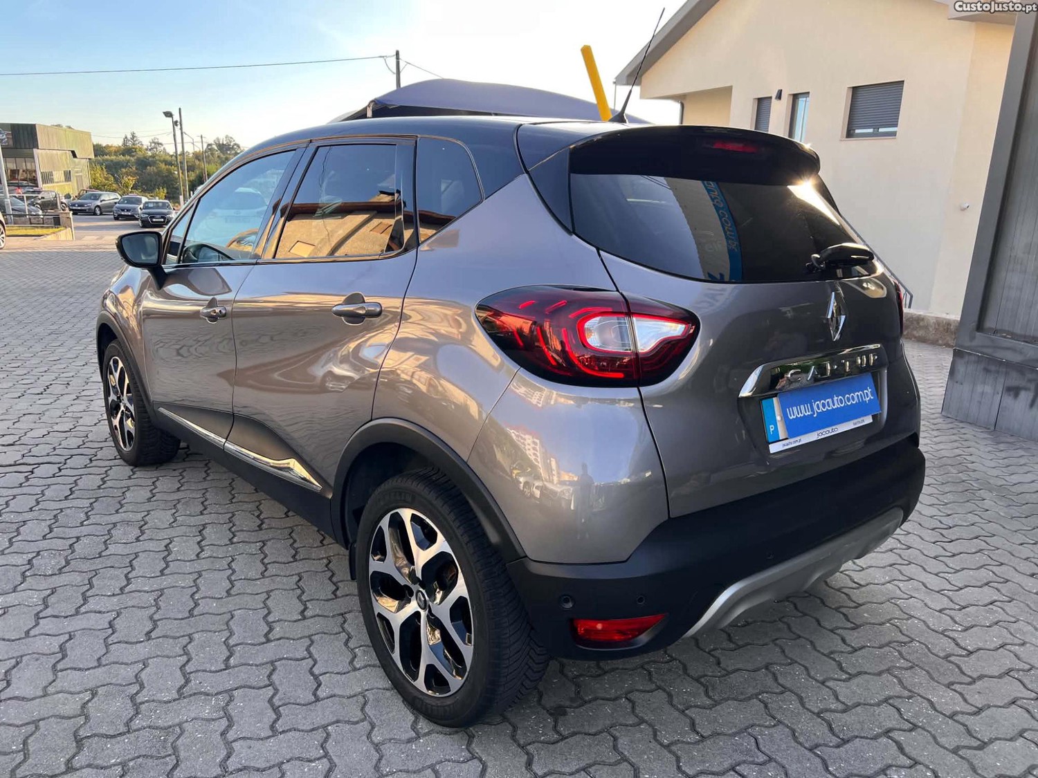 Renault Captur 0.9 TCE Initiale Paris - 18 — photo 3
