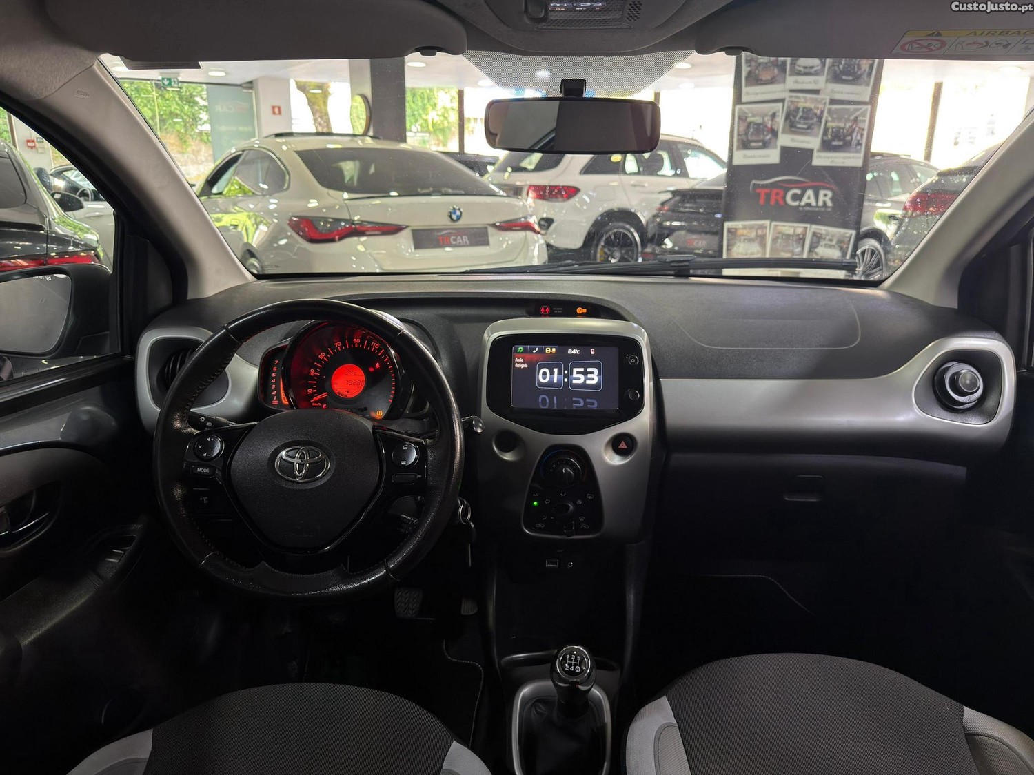 Toyota Aygo 1.0 X-Clusiv — fotografia 13