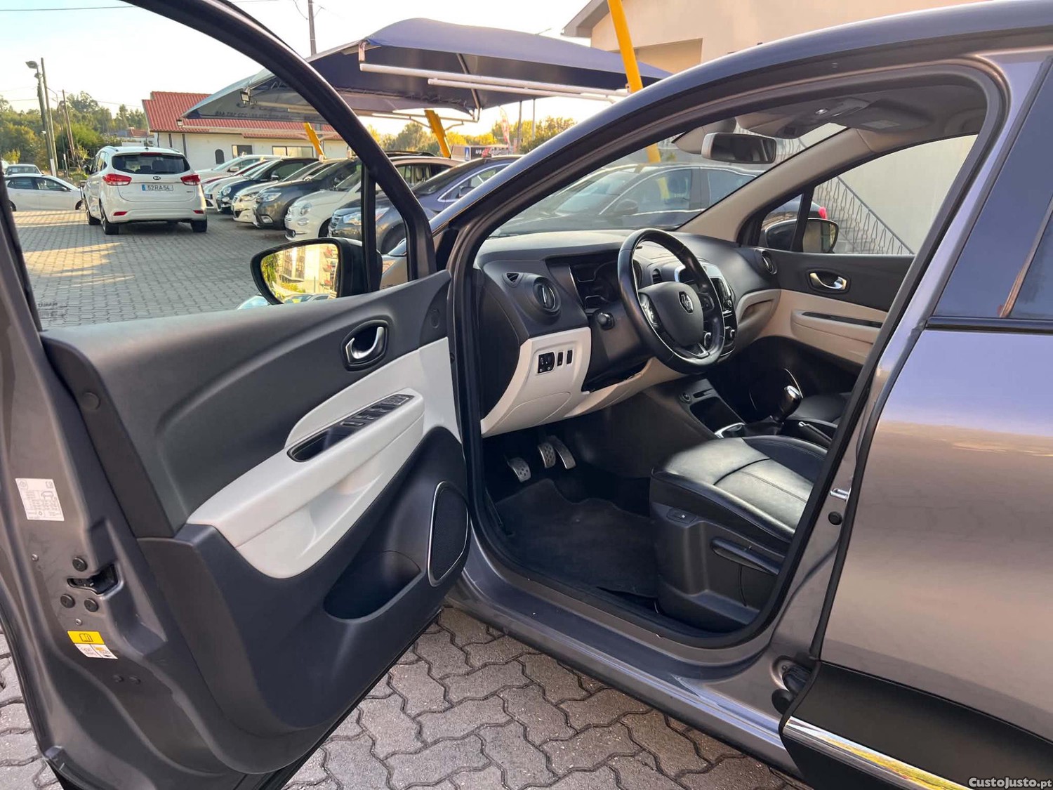 Renault Captur 0.9 TCE Initiale Paris - 18 — photo 5