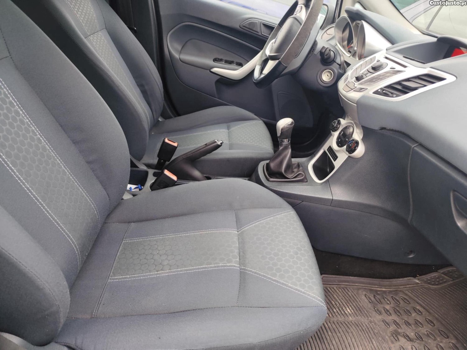 Ford Fiesta 1600 TDCI TITANIUM — fotografia 10