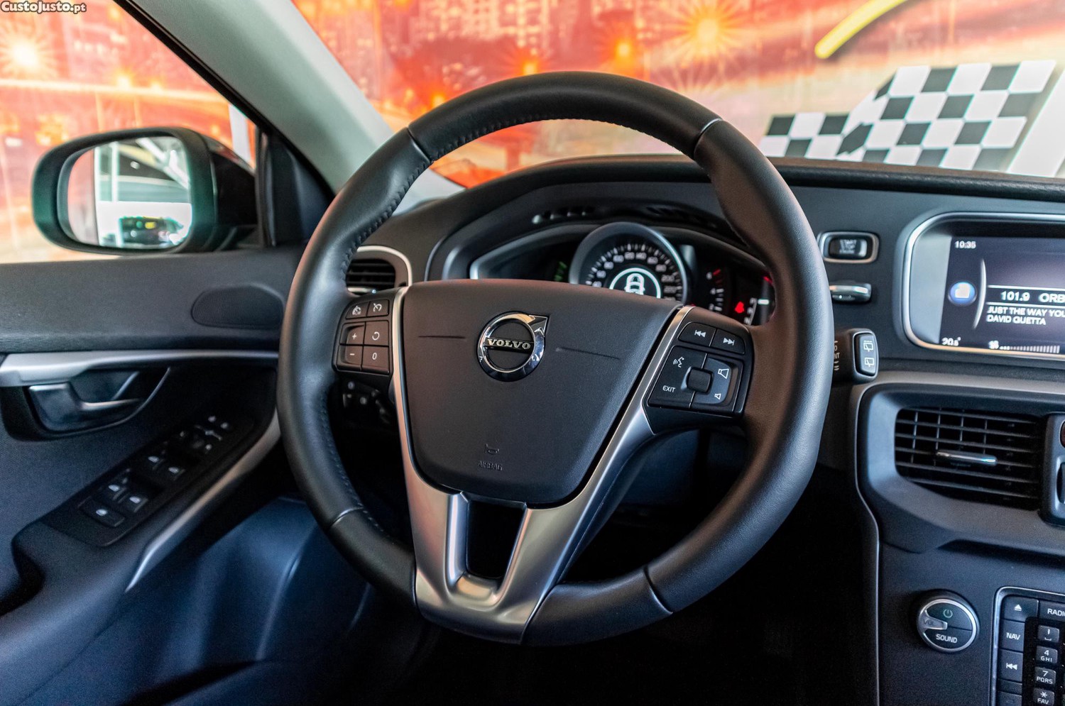 Volvo V40 2.0 D3 Momentum Geartronic — fotografia 6