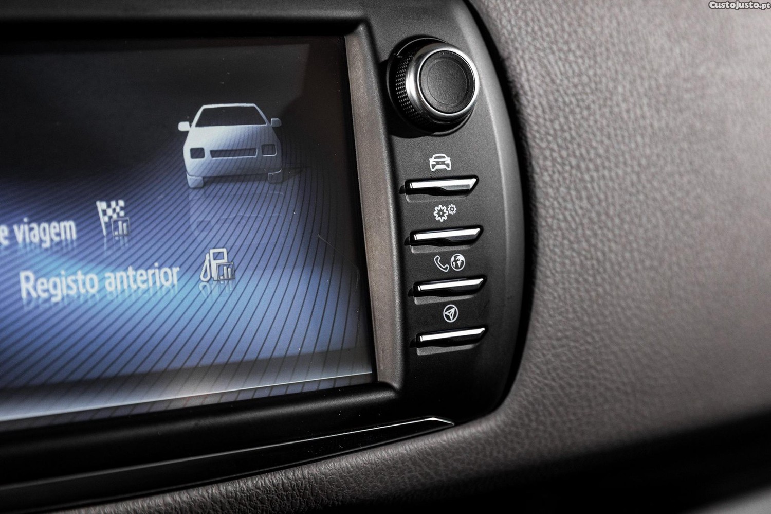Toyota Yaris 1.0 VVT-i Comfort — fotografia 9
