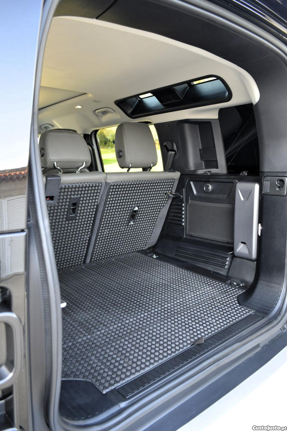 Land Rover Defender 3.0 I6 130 AWD X-Dynamic HSE — fotografia 15