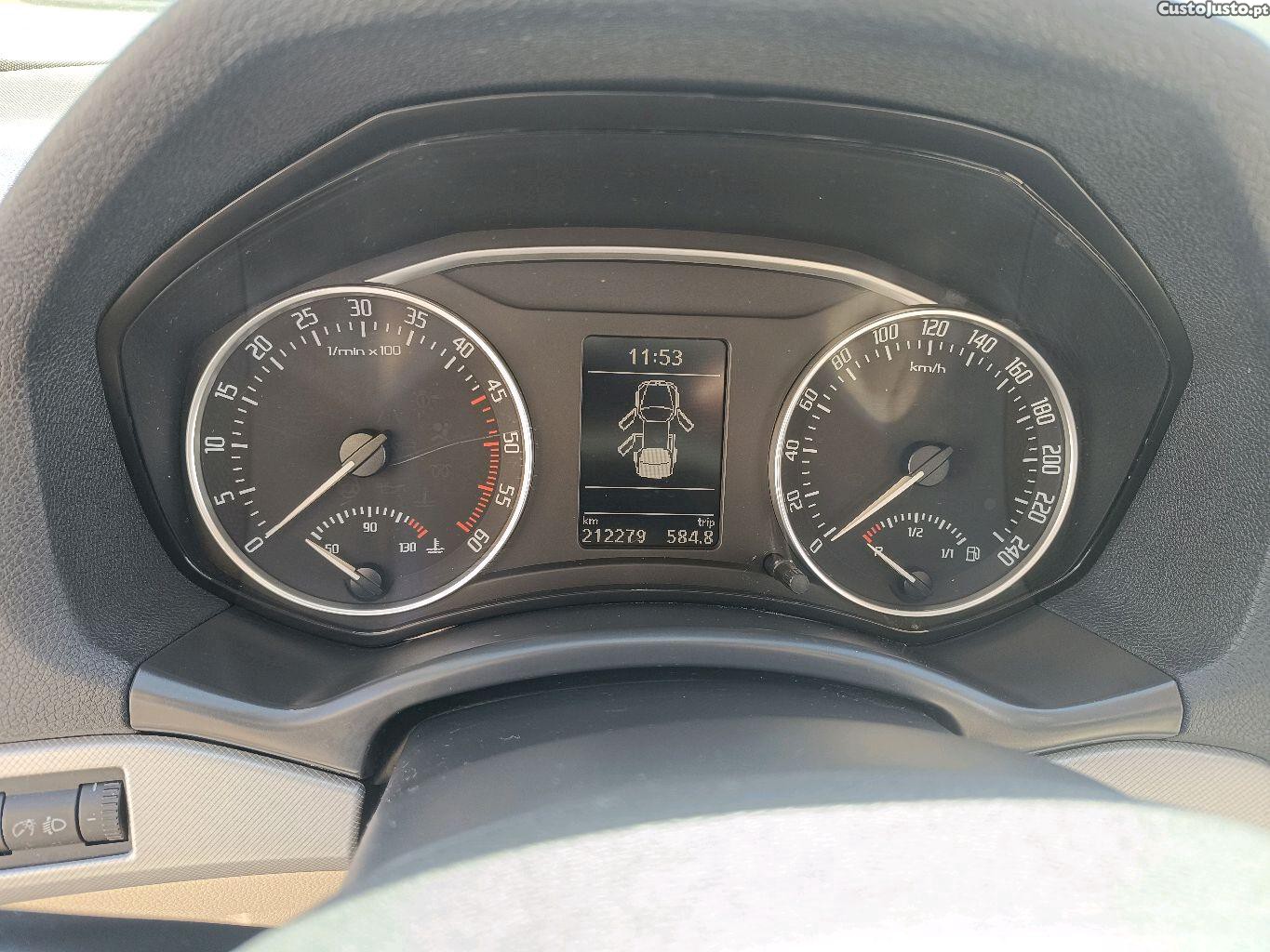 Skoda Octavia 1.6TDI — fotografia 7