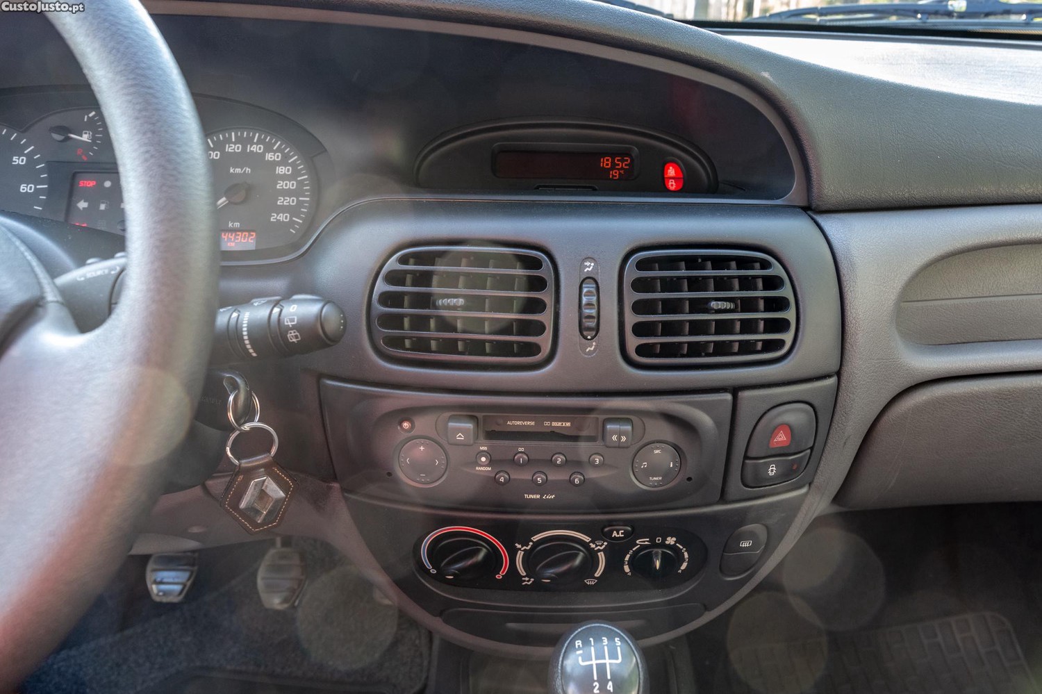 Renault Mégane 1.4 16v Expression — fotografia 8