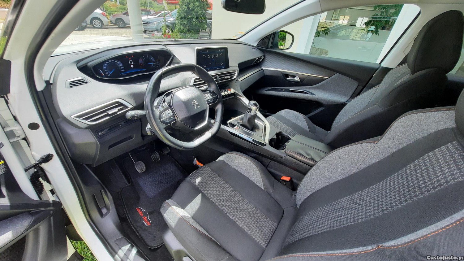 Peugeot 3008 1.5 HDI ALLURE Cx 8 v, 130 CV — fotografia 6