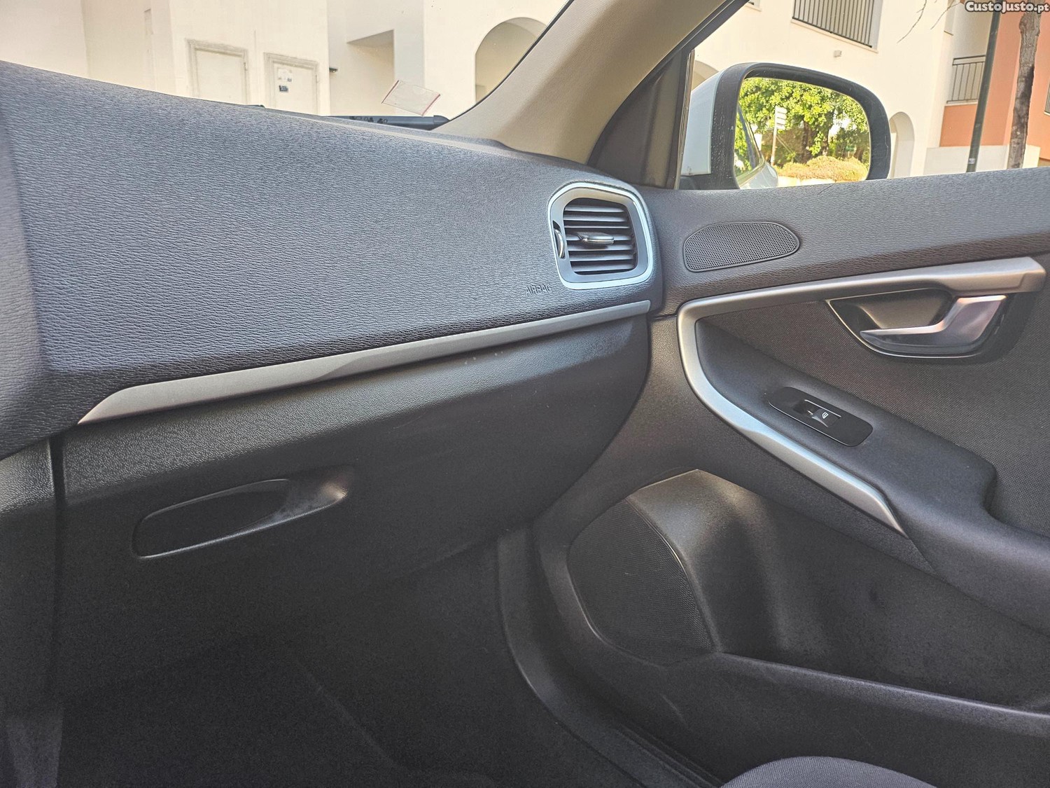 Volvo V40 . — photo 4