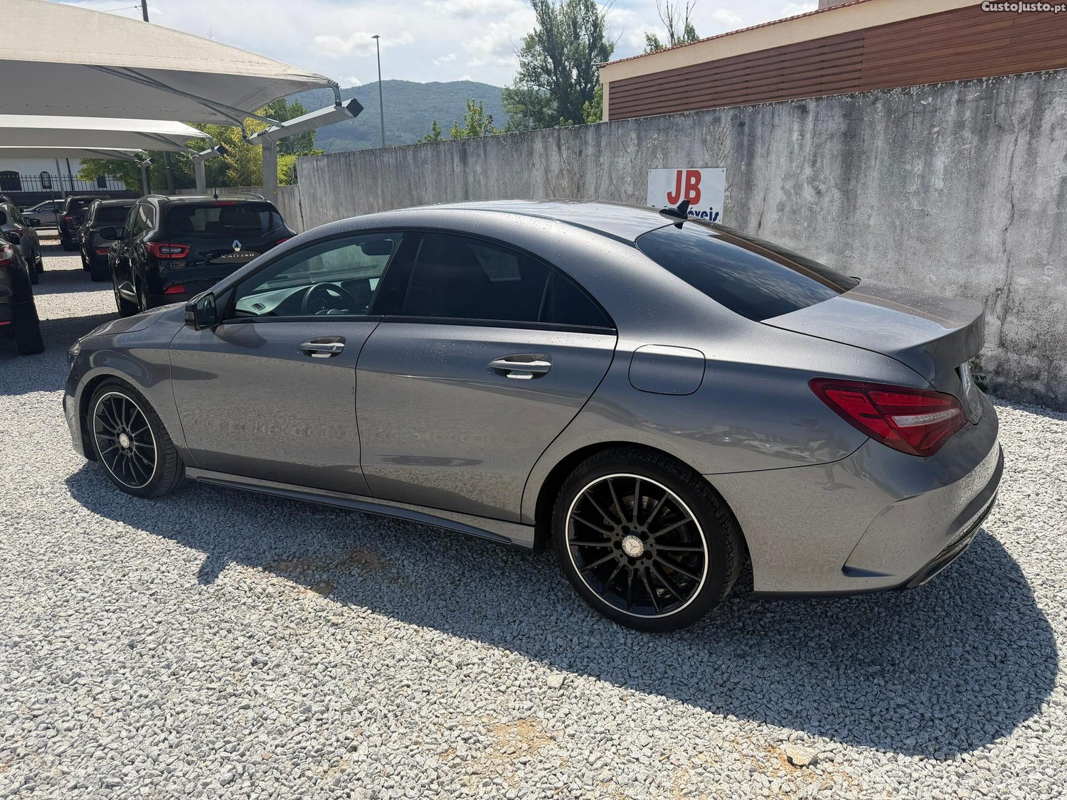 Mercedes-Benz CLA 200 d AMG Line Aut. — fotografia 12
