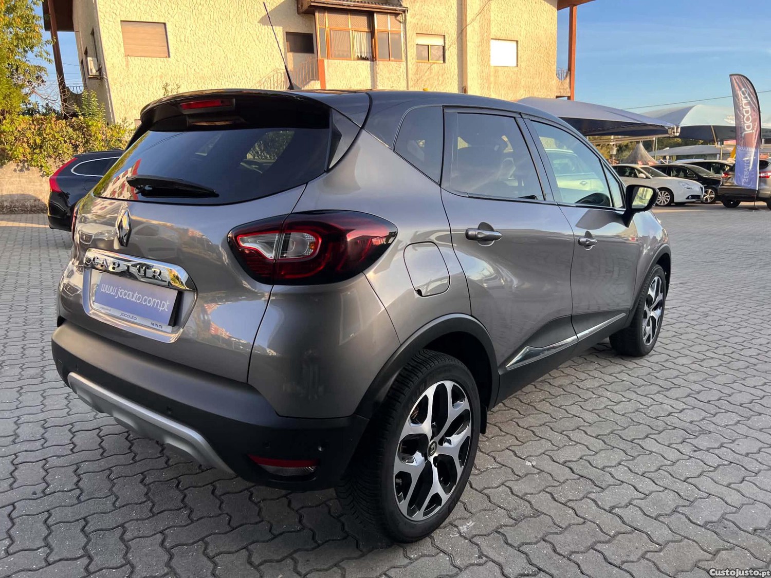 Renault Captur 0.9 TCE Initiale Paris - 18 — photo 4