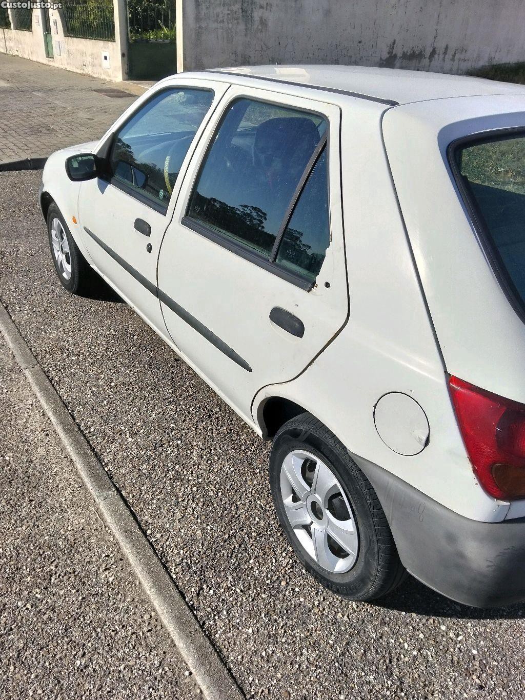 Ford Fiesta Studio motor 1.8 d — photo 5