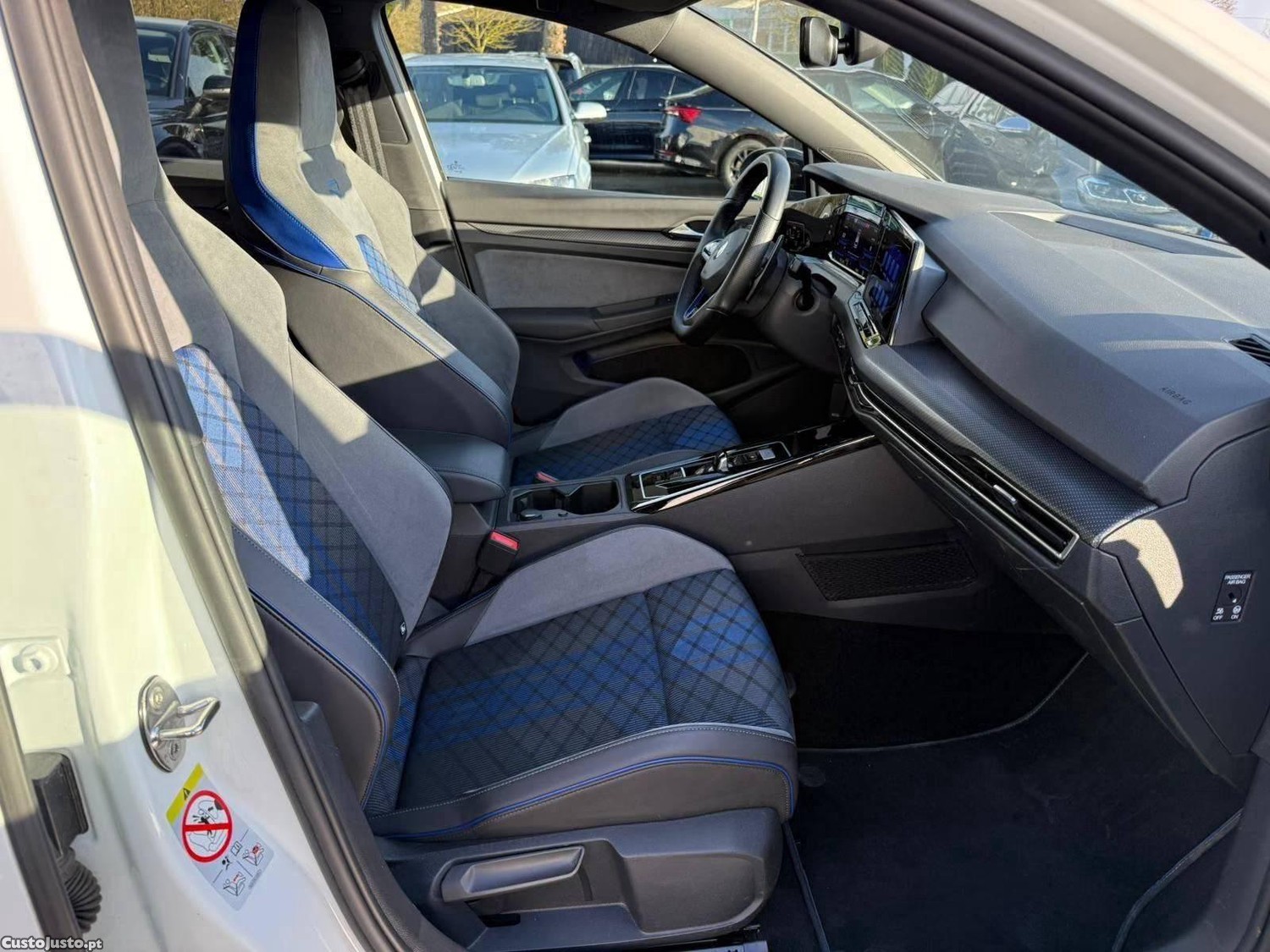 VW Golf 2.0 TSI R 4Motion — photo 3