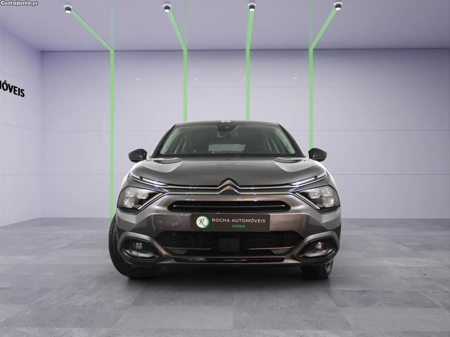 Citroën e-C4 50 kWh Plus — photo 2