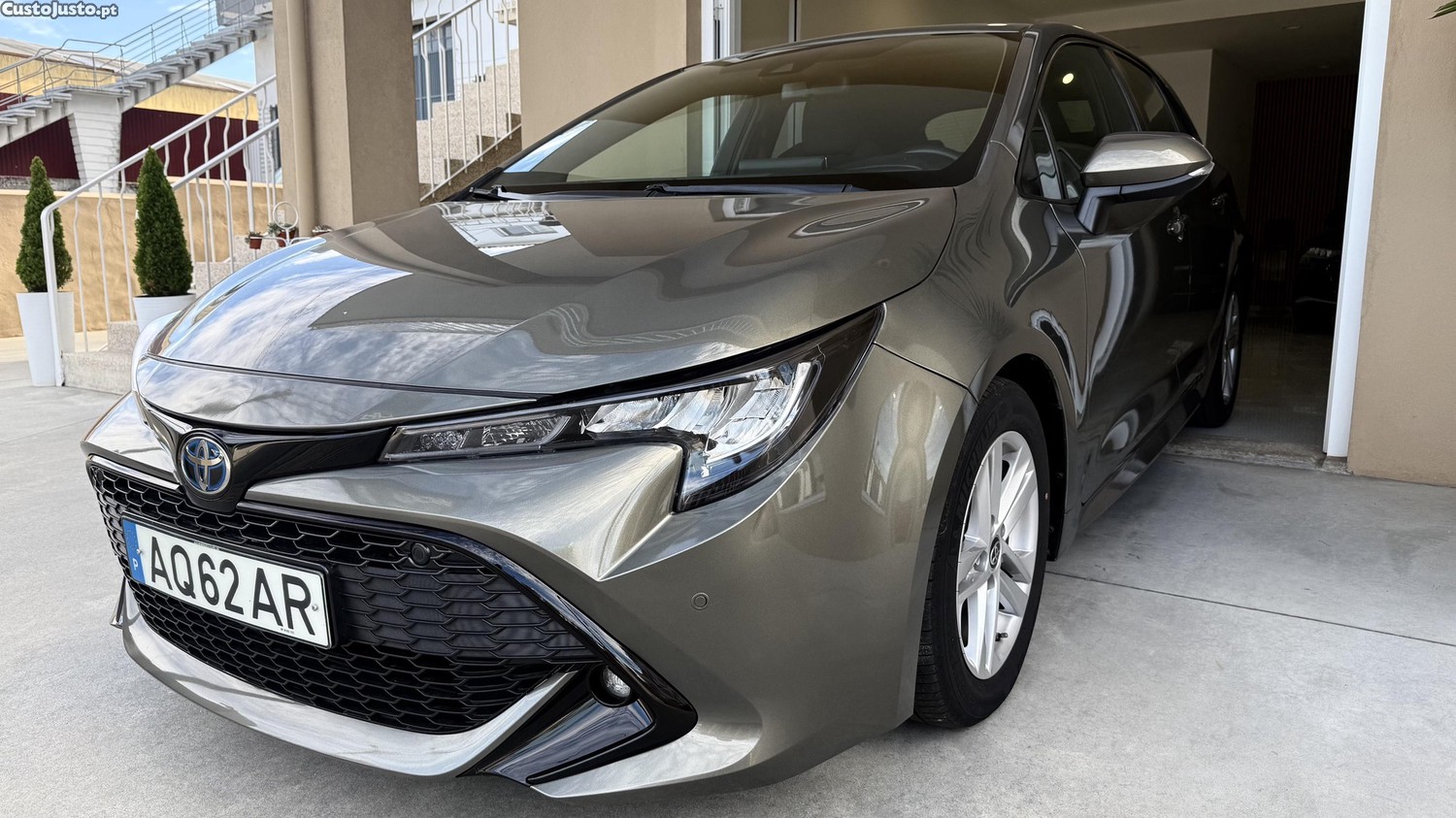 Toyota Corolla 1.8 Hybrid Confort — photo 2