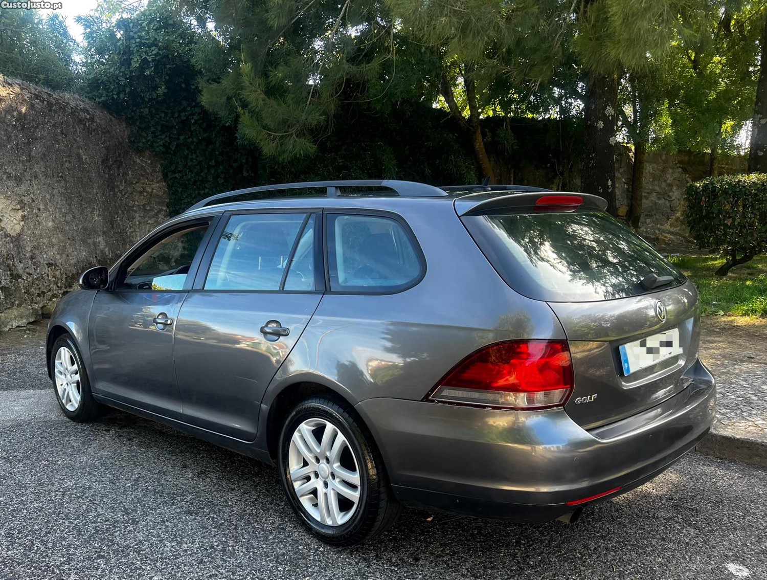 Volkswagen Golf VI 1.6 TDI Confortline (1 Registo) - Excelente Estado Geral — fotografia 6
