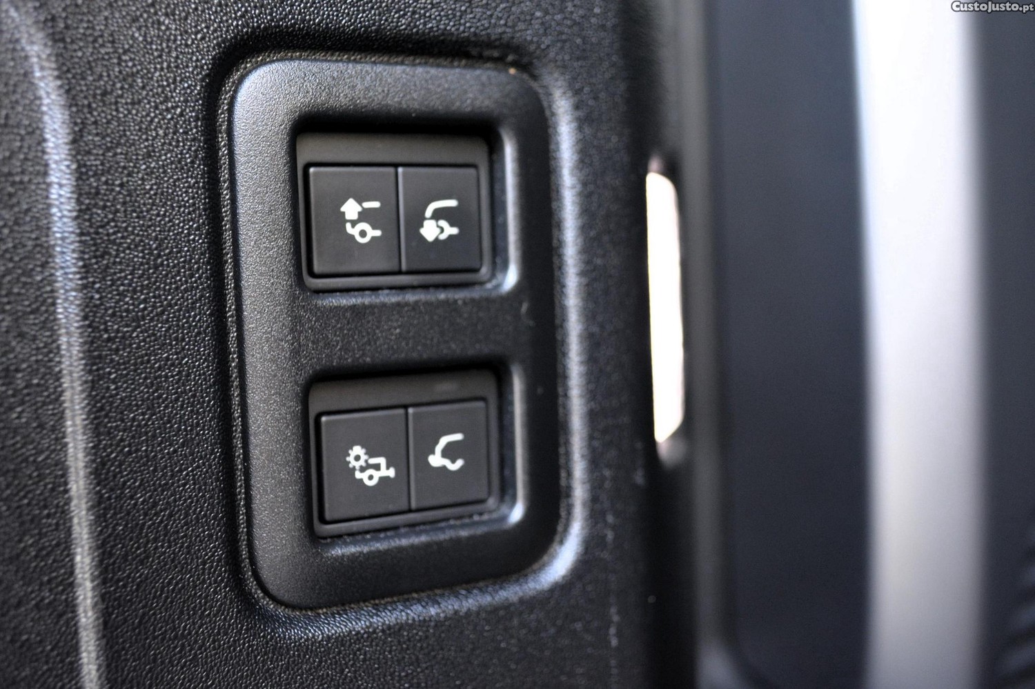 Land Rover Defender 3.0 I6 130 AWD X-Dynamic HSE — fotografia 13