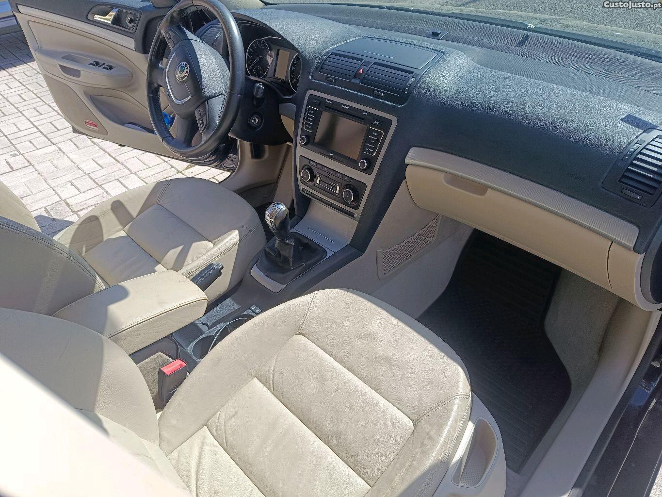 Skoda Octavia 1.6TDI — fotografia 6