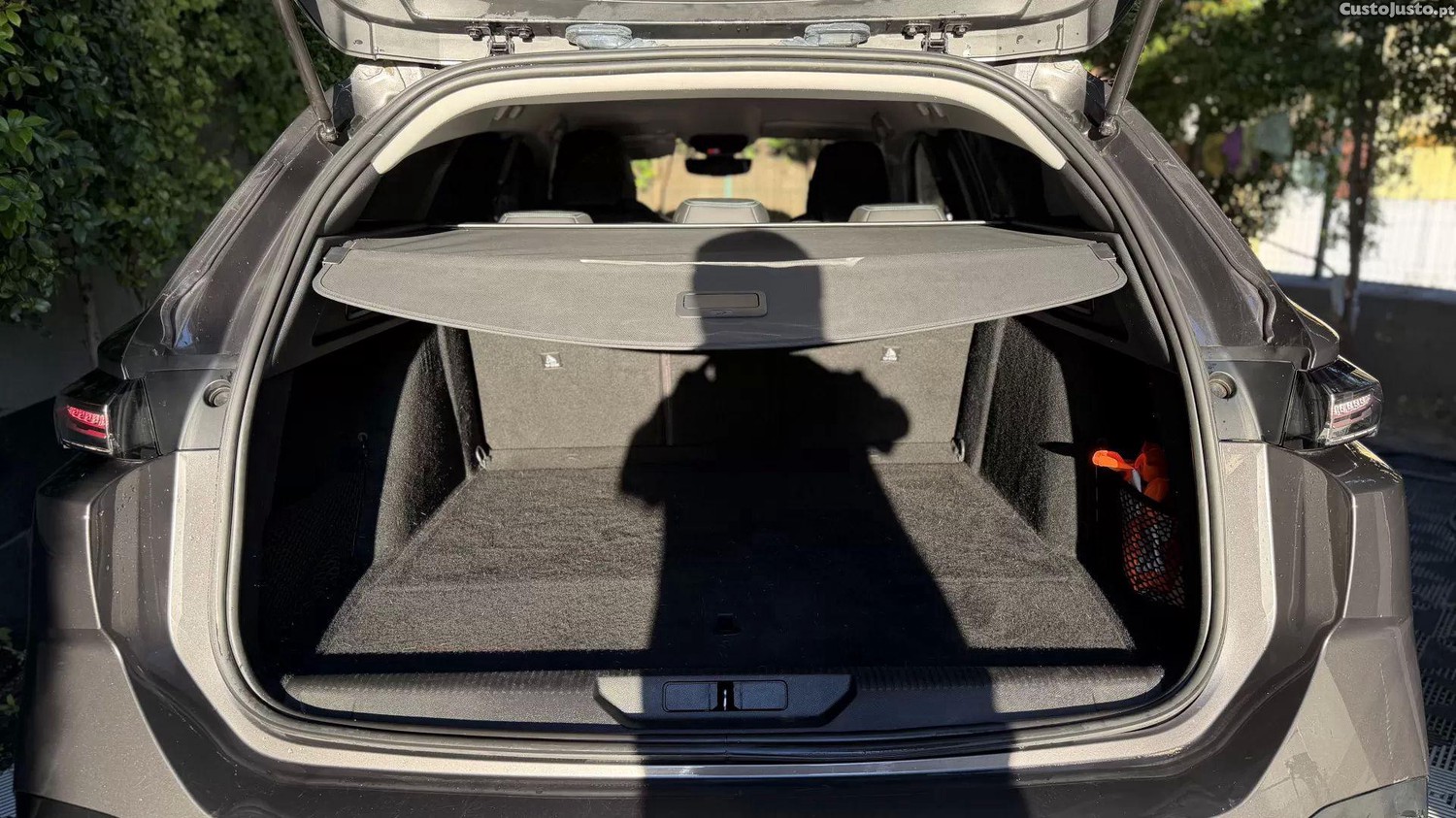 Peugeot 308 1.6 hybrid allure e-eat8 — fotografia 4