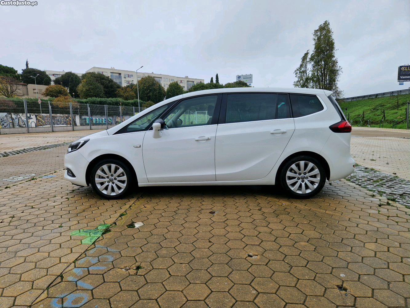 Opel Zafira C Tourer 1.6 CDTi Innovation S/S 7 lugares — fotografia 6
