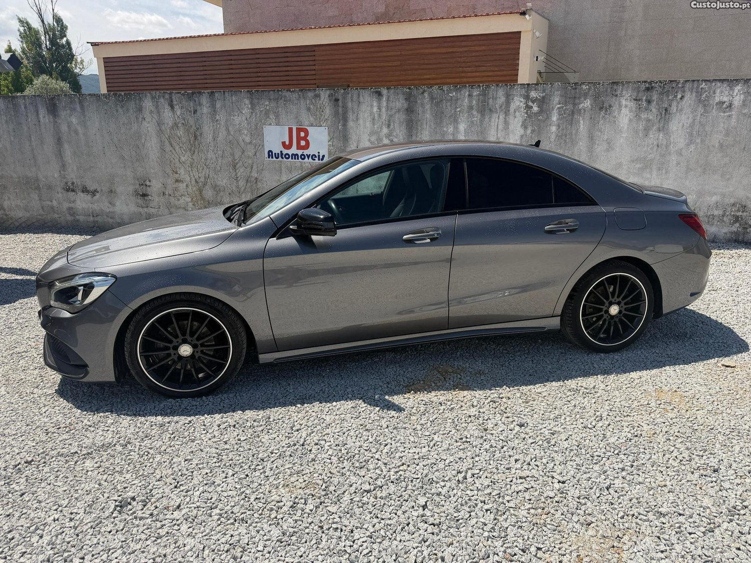 Mercedes-Benz CLA 200 d AMG Line Aut. — fotografia 11