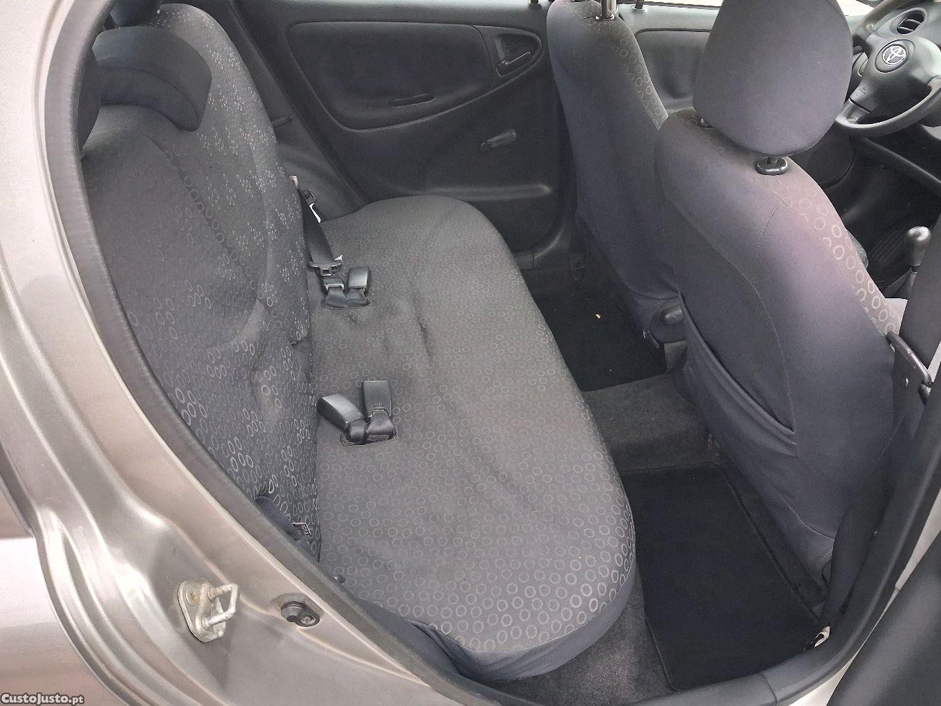 Toyota Yaris 1.0 vvti — fotografia 6