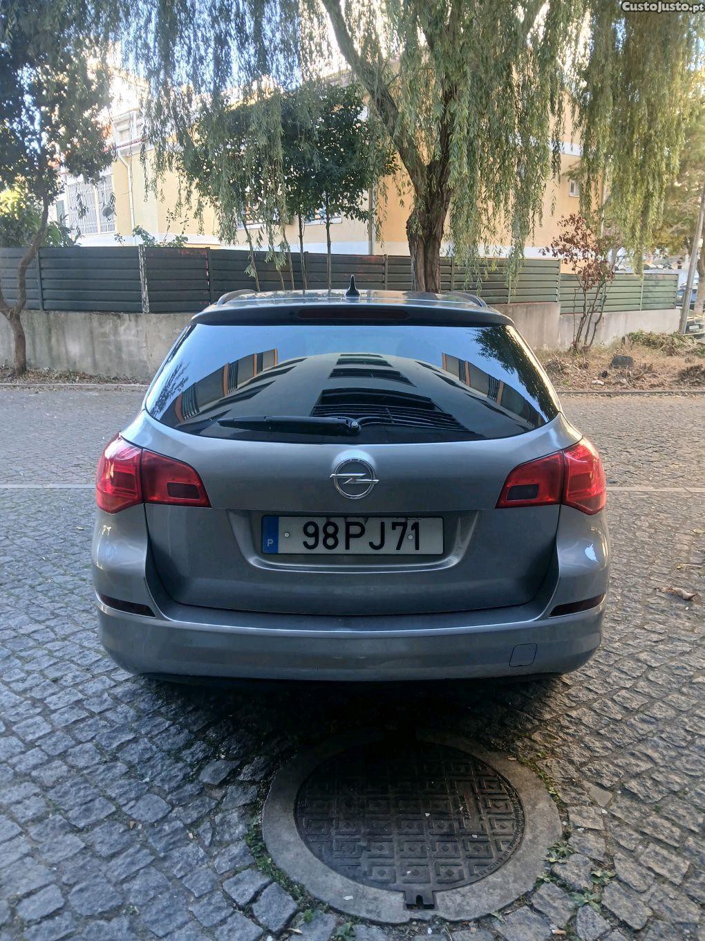 Opel Astra 1.7 Sports Tourer — photo 3