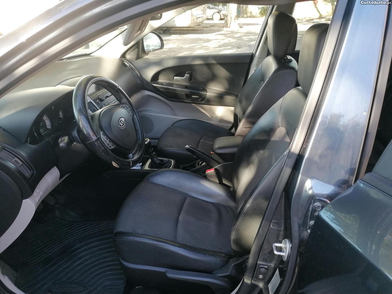 Kia Ceed 1600 DTI — photo 4