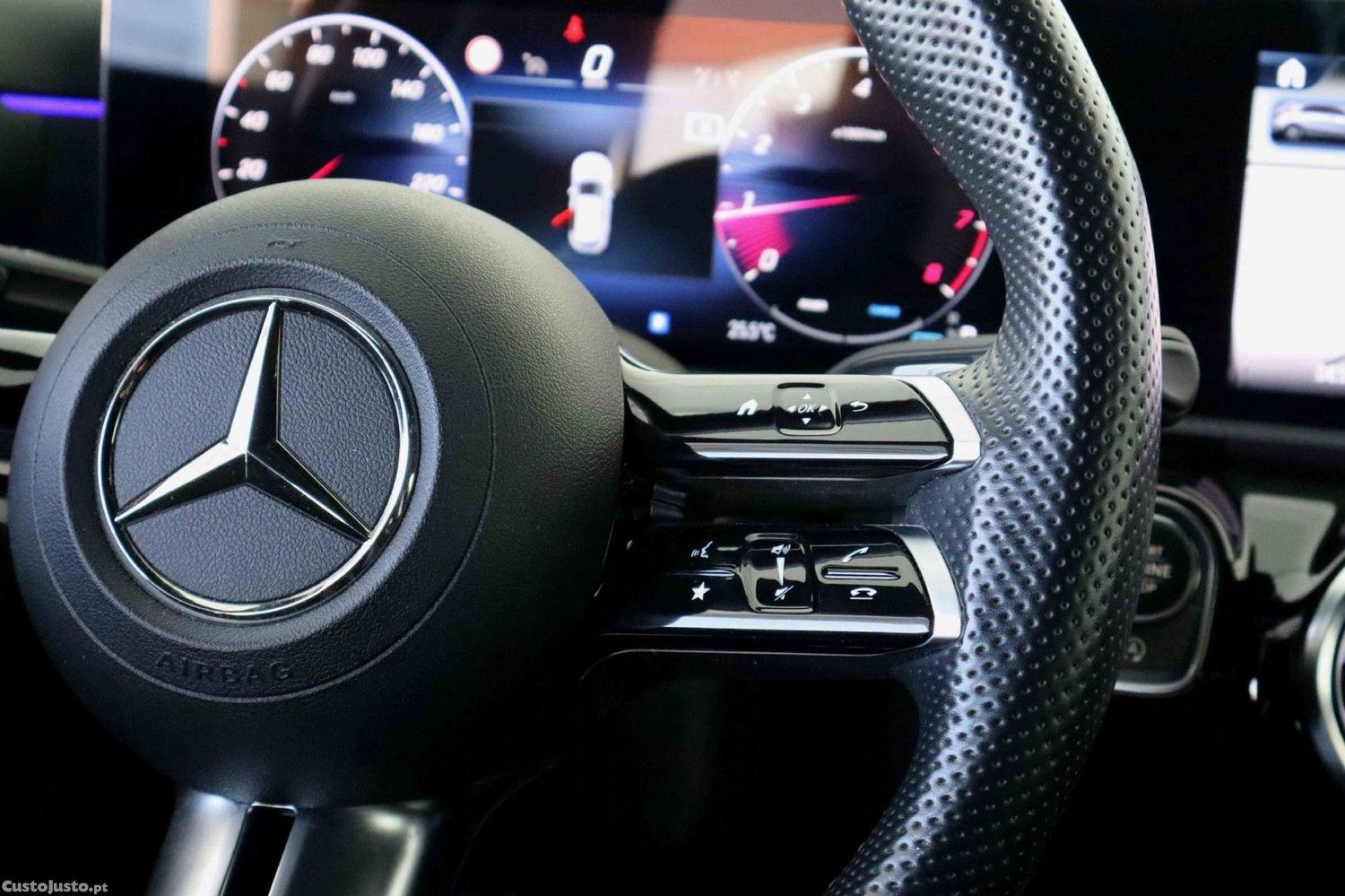 Mercedes-Benz A 200 AMG Line Aut. — fotografia 14