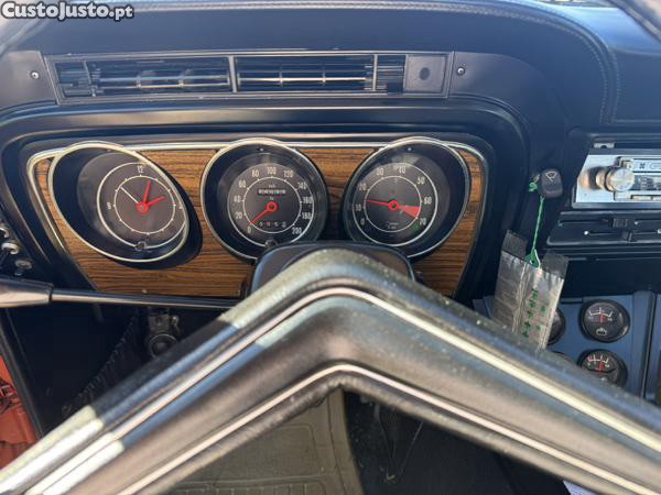Ford Cortina 2.0 GXL — photo 3