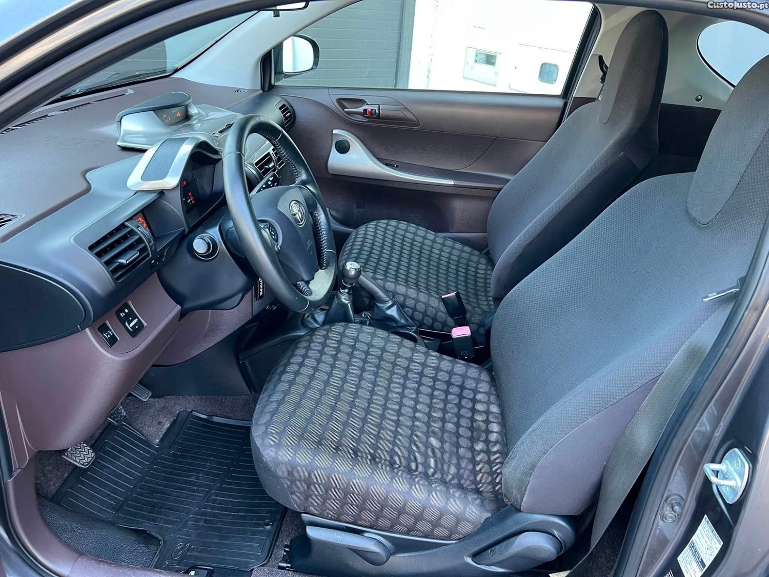 Toyota iQ 1.0 VVT-i plus — fotografia 9