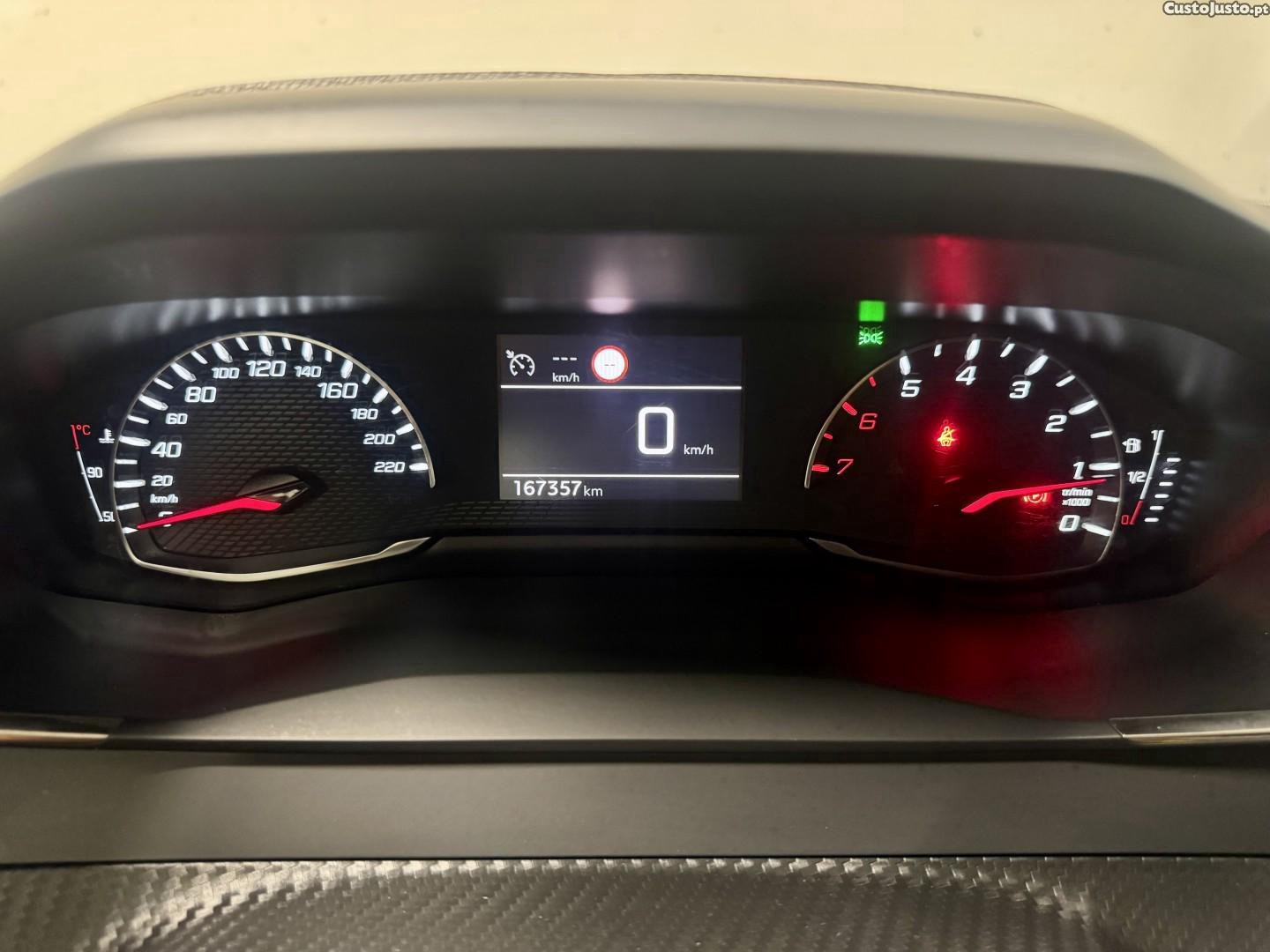 Peugeot 2008 1.2 PureTech Active Pack — fotografia 10