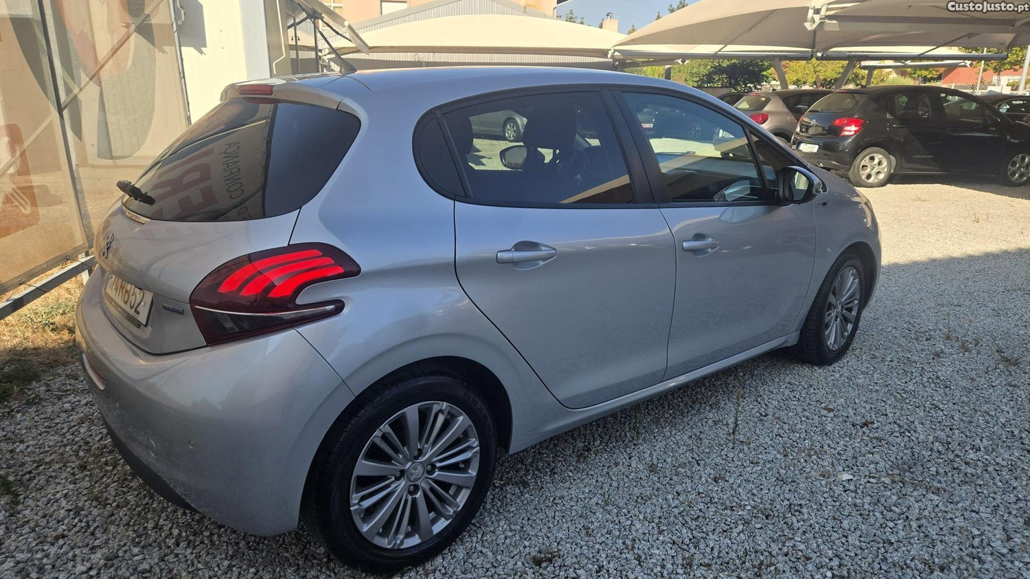 Peugeot 208 1.6HDI Style — fotografia 9