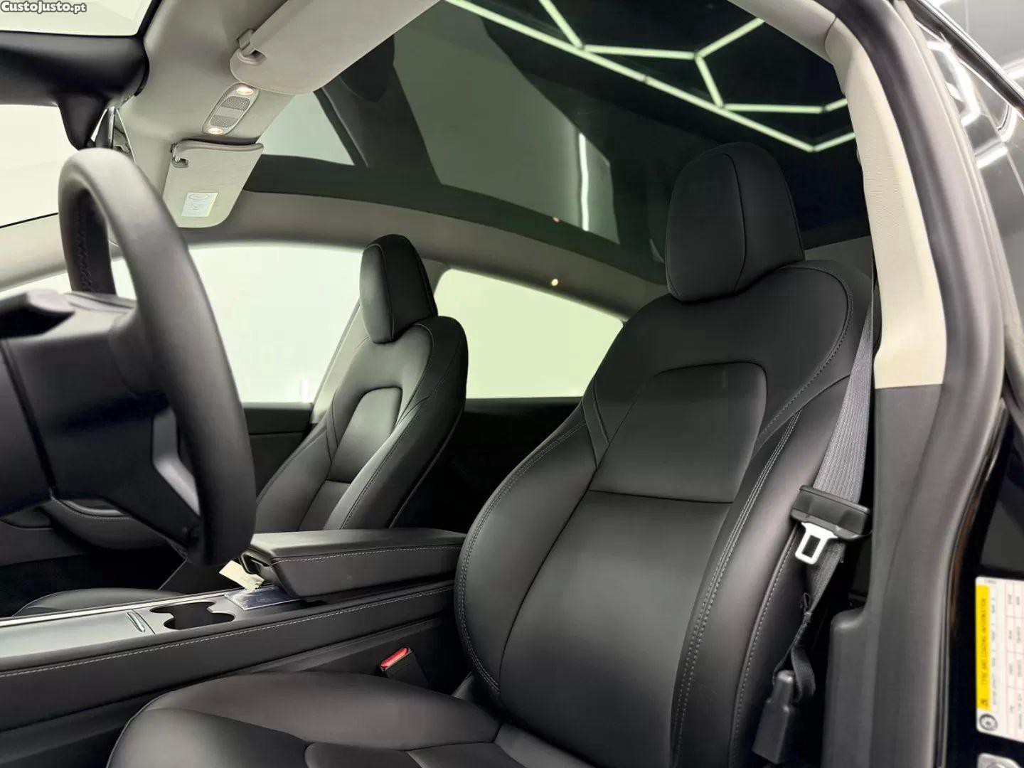 Tesla Model Y Standard range plus — fotografia 5