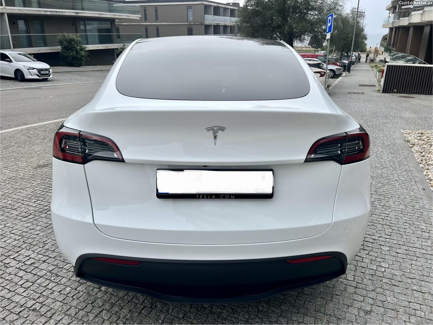 Tesla Model Y RWD — photo 4