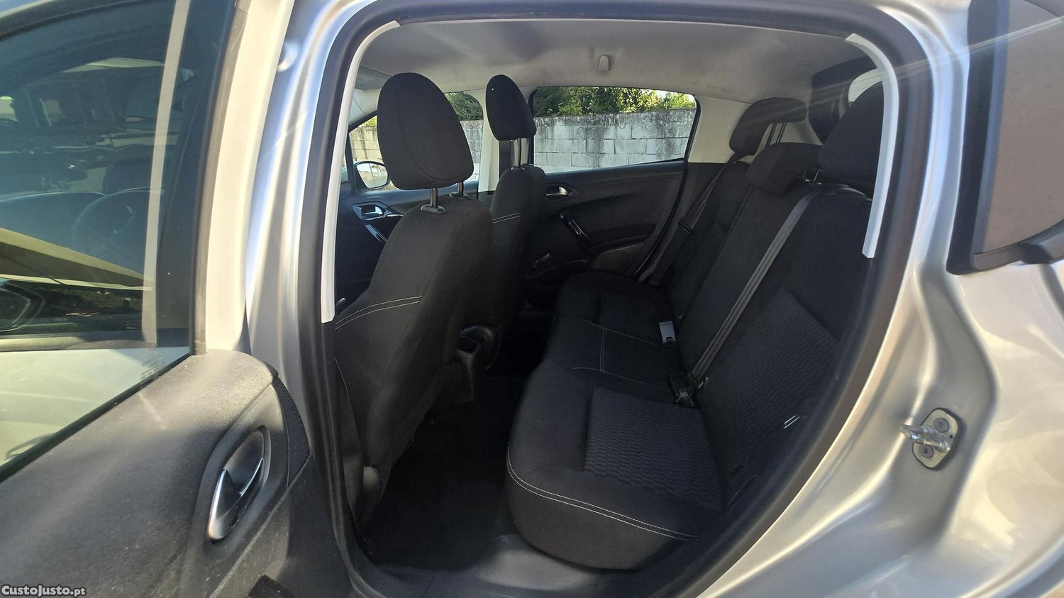 Peugeot 208 1.6HDI Style — fotografia 2