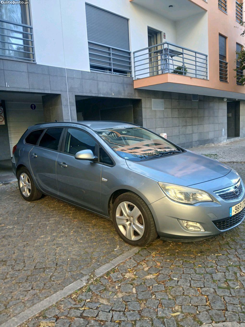 Opel Astra 1.7 Sports Tourer — photo 4