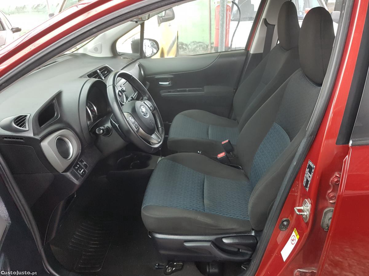 Toyota Yaris 1.3 Automático — fotografia 5