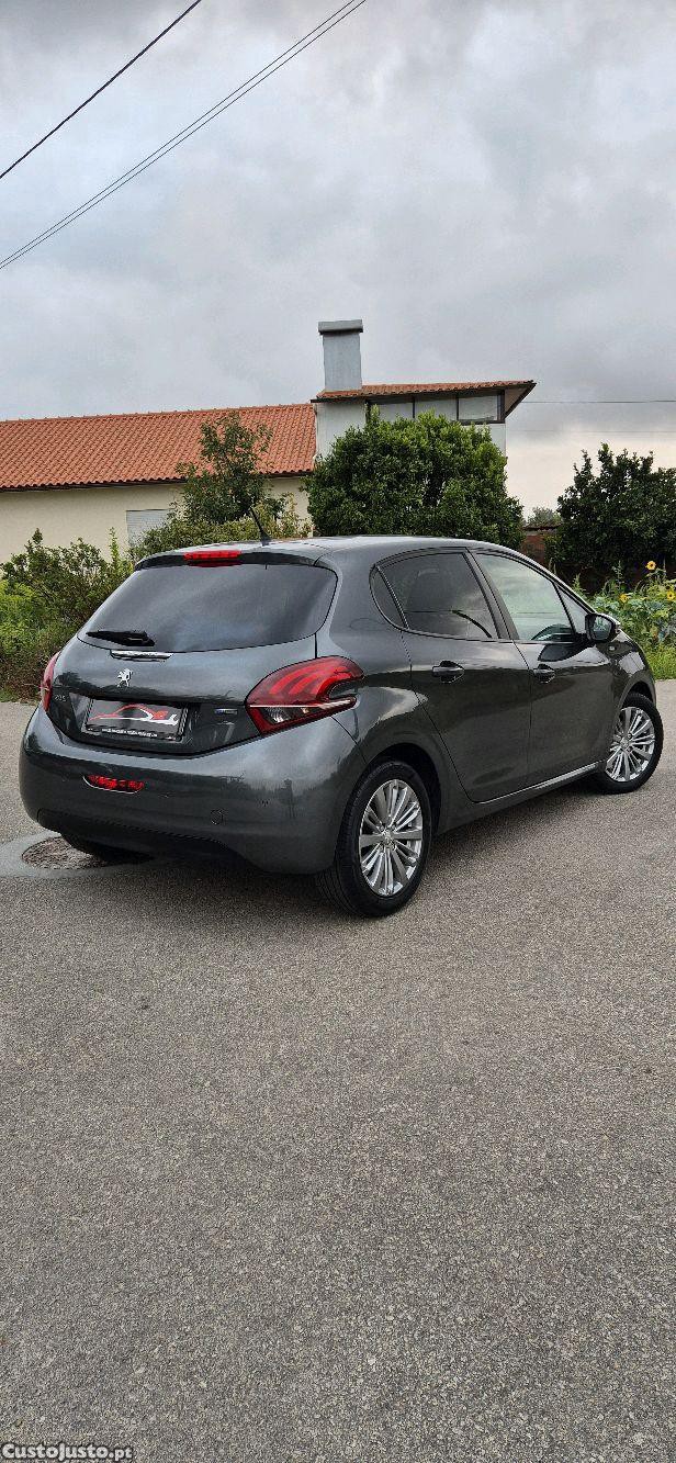 Peugeot 208 208 1.2 VTI ALLURE — photo 3