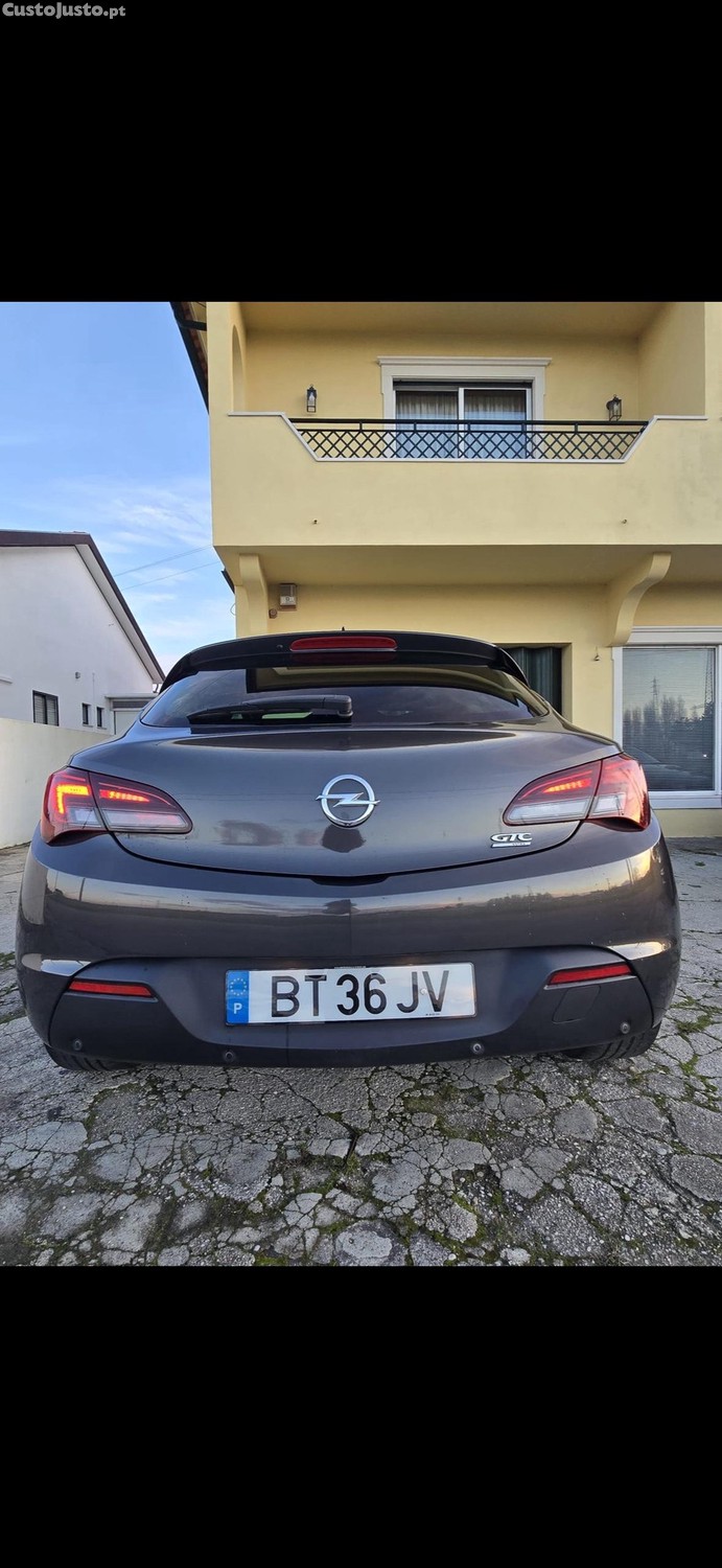 Opel Astra GTC — fotografia 4
