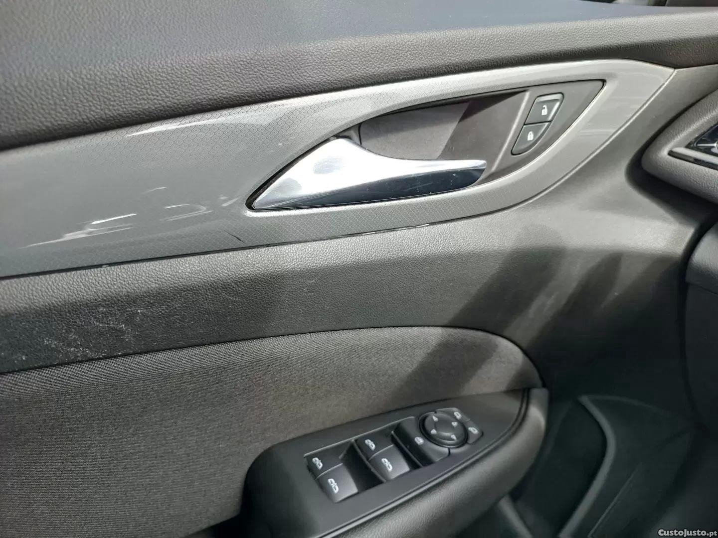 Opel Insignia 1.6 cdti dynamic — fotografia 3