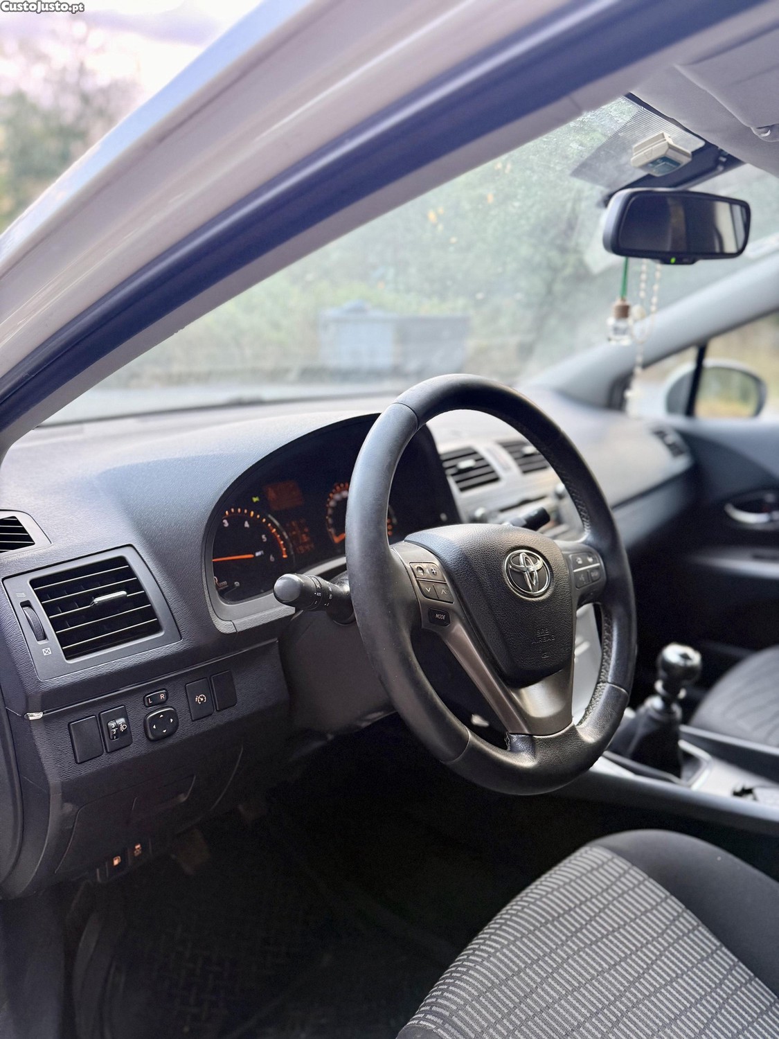 Toyota Avensis 2.0D4D — fotografia 3
