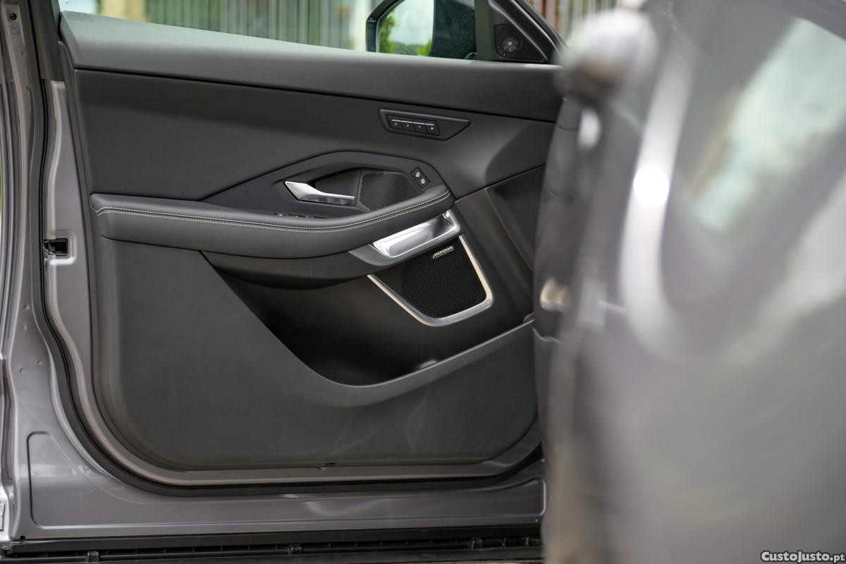 Jaguar E-Pace 1.5 P300e R-Dynamic SE AWD Aut. — fotografia 5