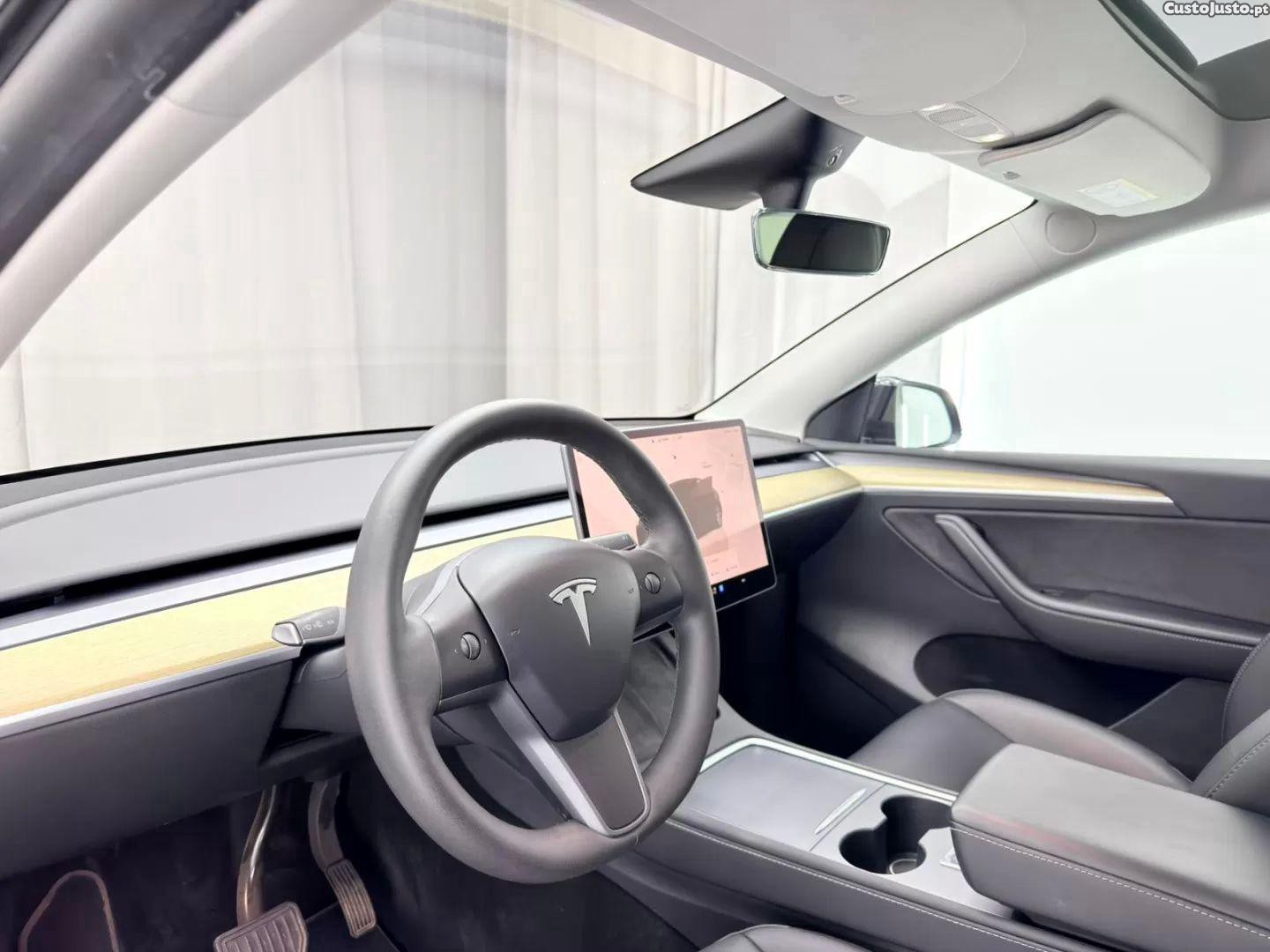 Tesla Model Y Standard range plus — fotografia 3