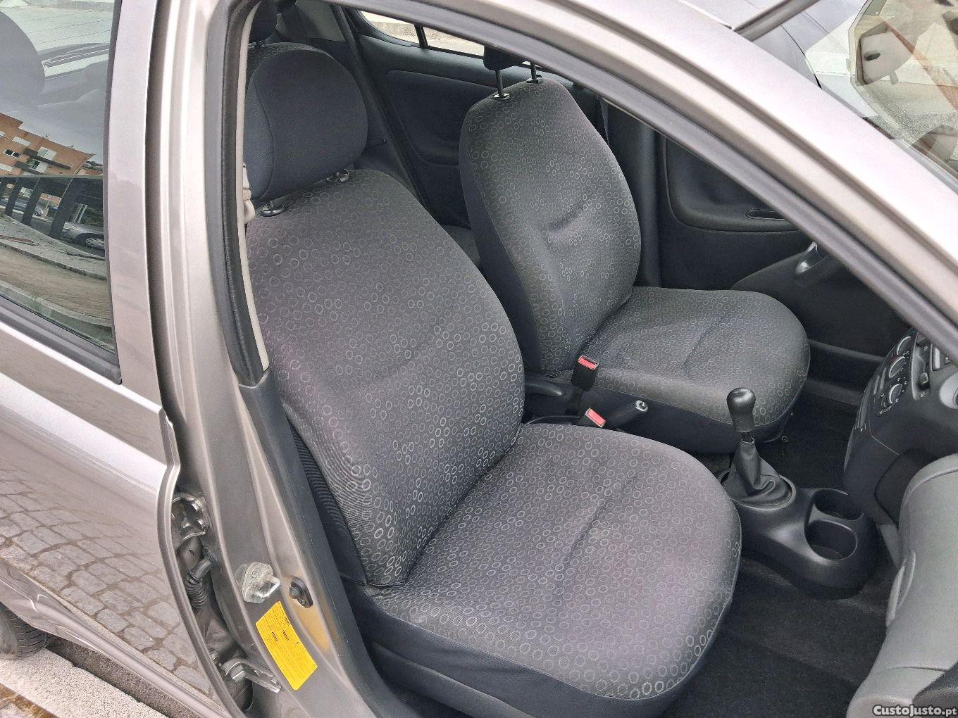 Toyota Yaris 1.0 vvti — fotografia 7