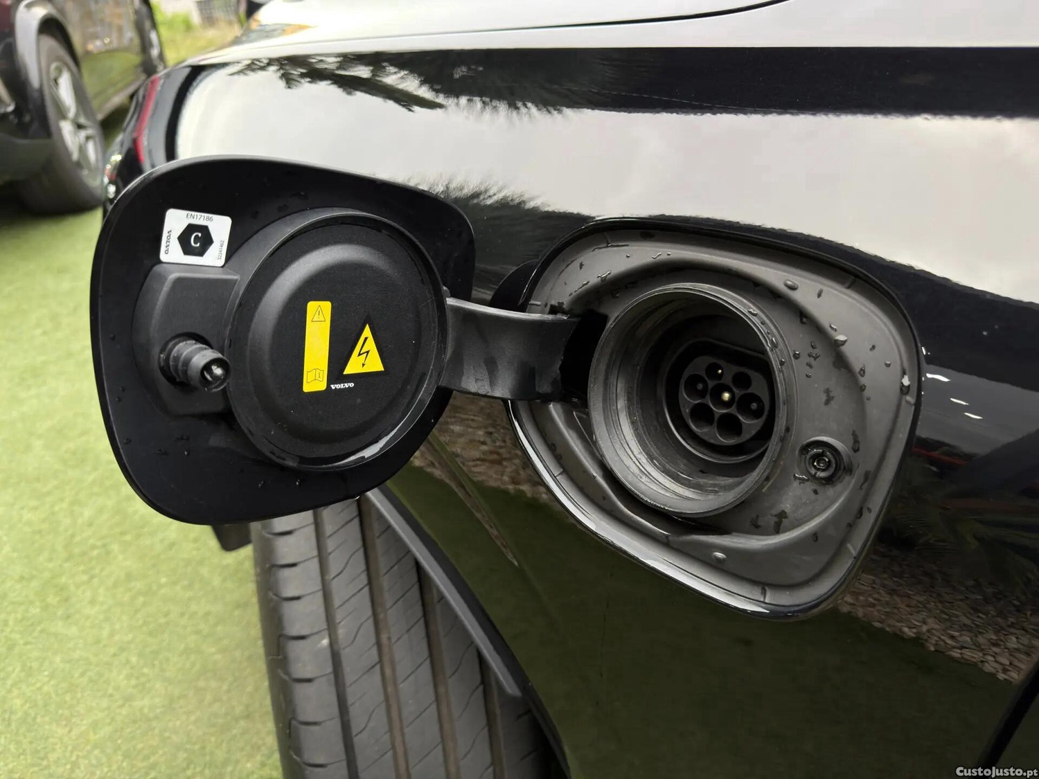 Volvo XC60 2.0 T6 PHEV Plus Dark AWD — photo 5