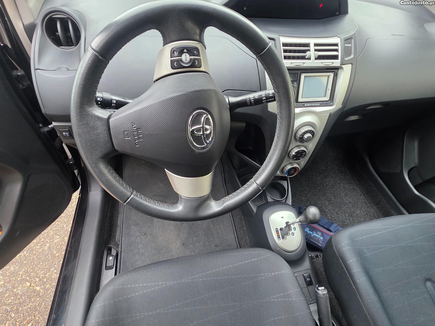 Toyota Yaris 1.3VVTI AUTOMÁTICO — photo 2