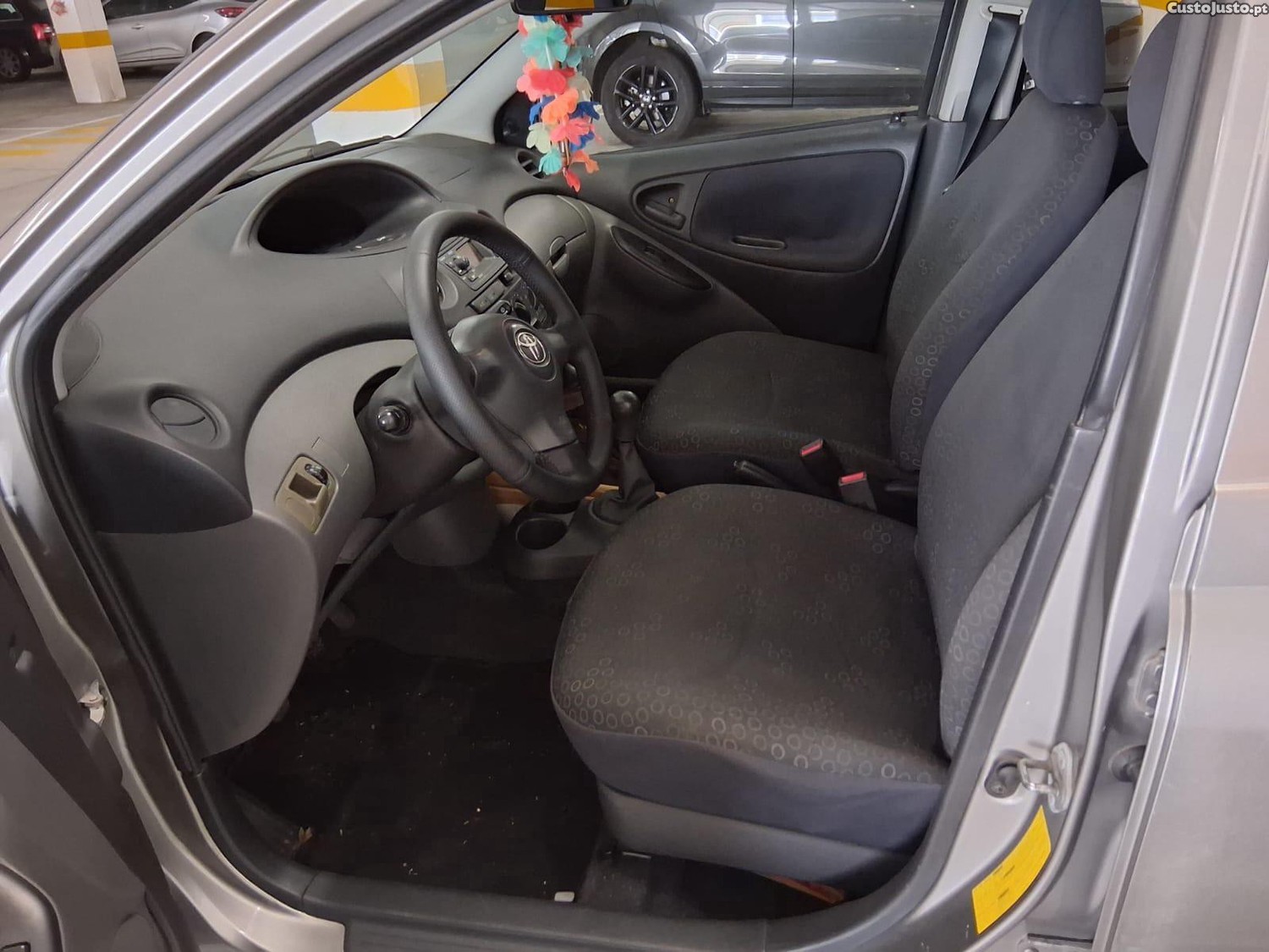 Toyota Yaris 1.0VVTi — fotografia 2