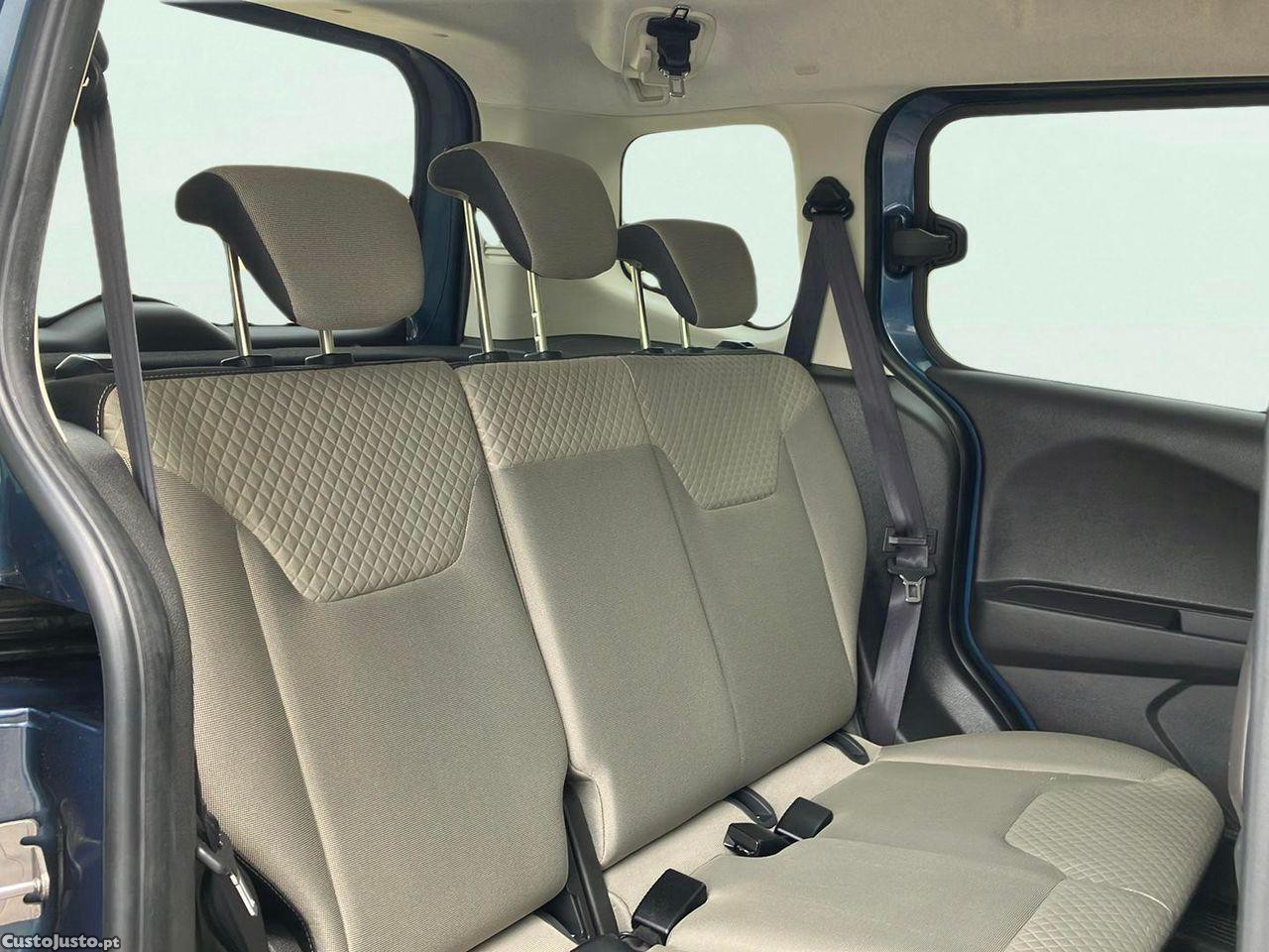 Ford Tourneo 1.0 EcoBoost Titanium — fotografia 3