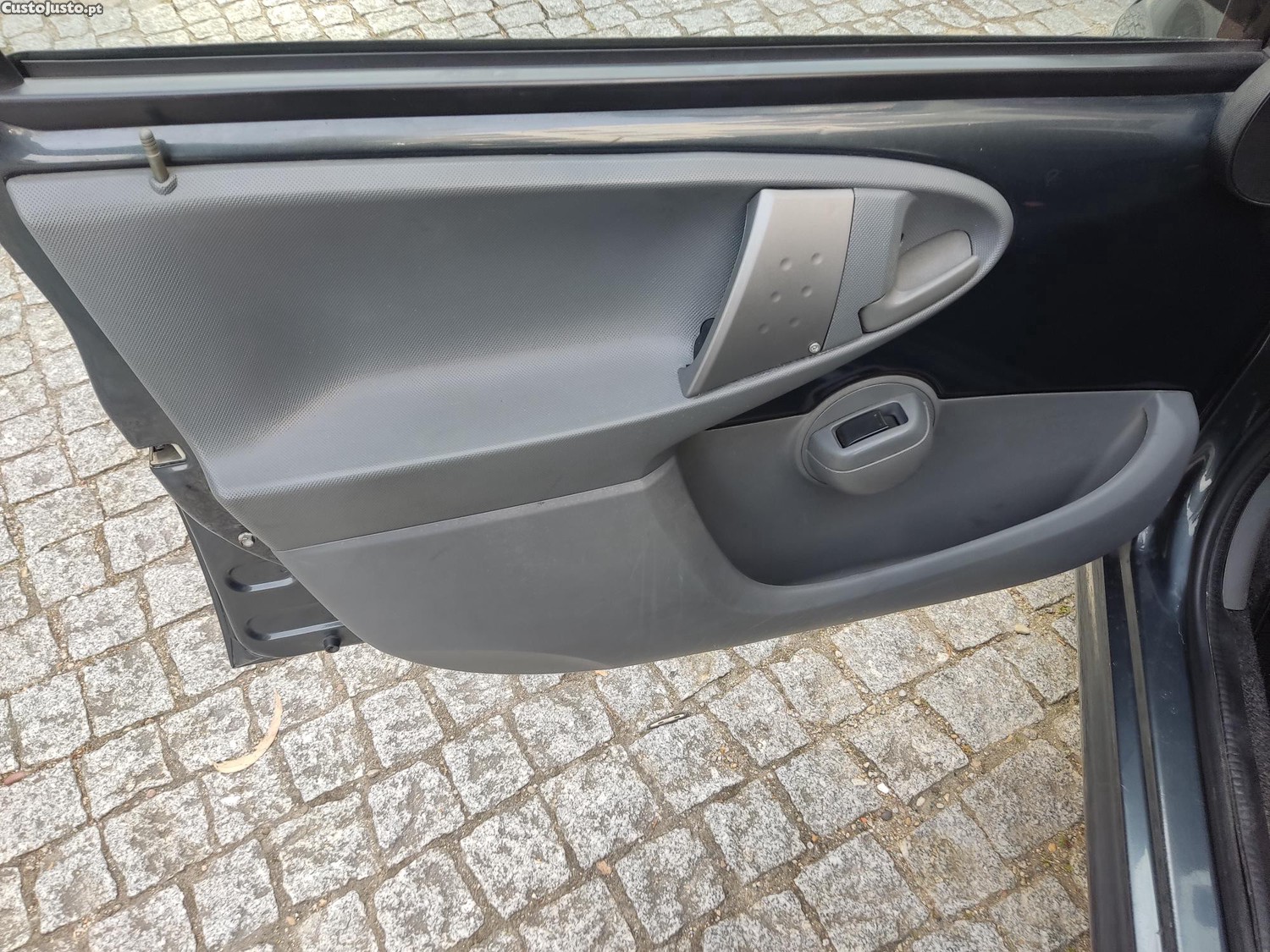 Peugeot 107 1.0 advence — fotografia 3